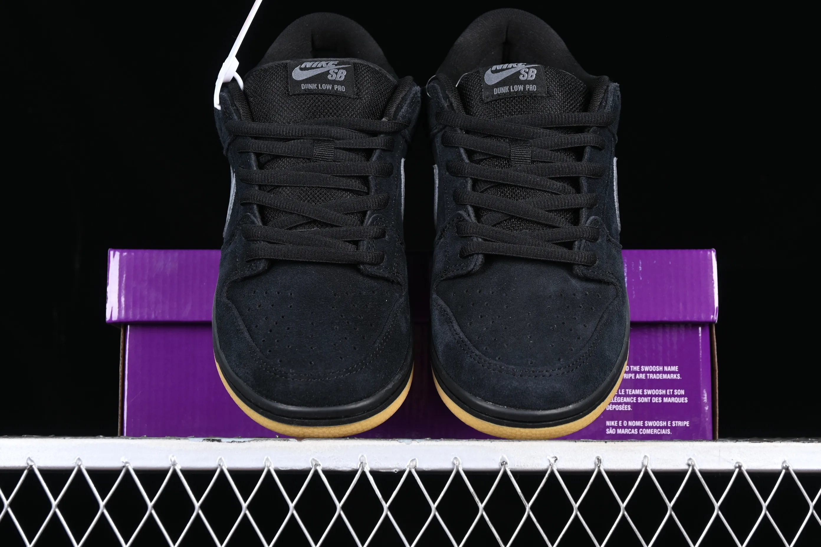 All categories Nk SB Dunk Series Nk SB Dunk Low Low-top sneakers N version Nk SB Dunk Low Raw rubber black and gray SB Dunk Series low-top casual sports skateboard shoes BQ6817-010